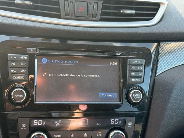 Used 2015 White Nissan SL image 19
