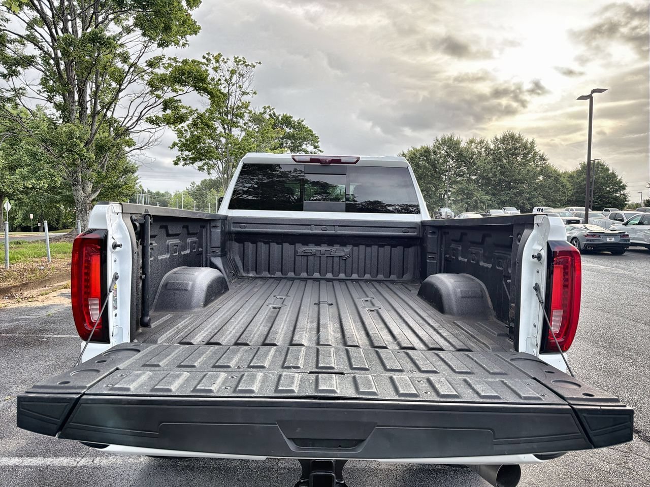 Used 2022 Summit White GMC AT4 image 21