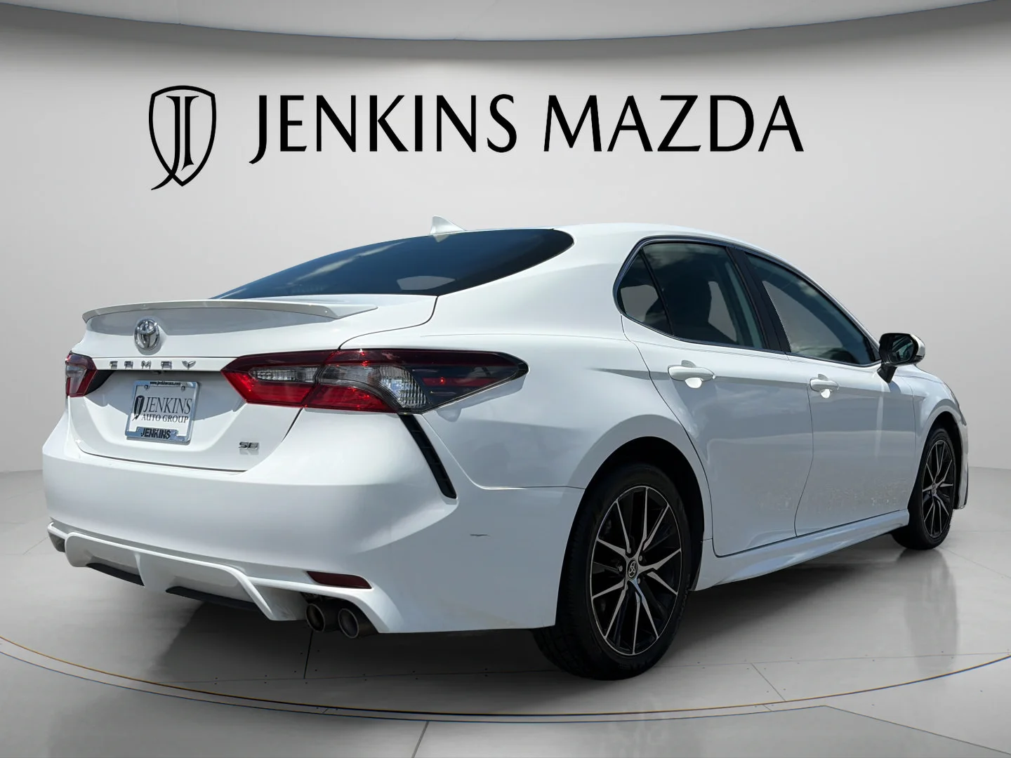 Used 2024 Ice Toyota SE image 7