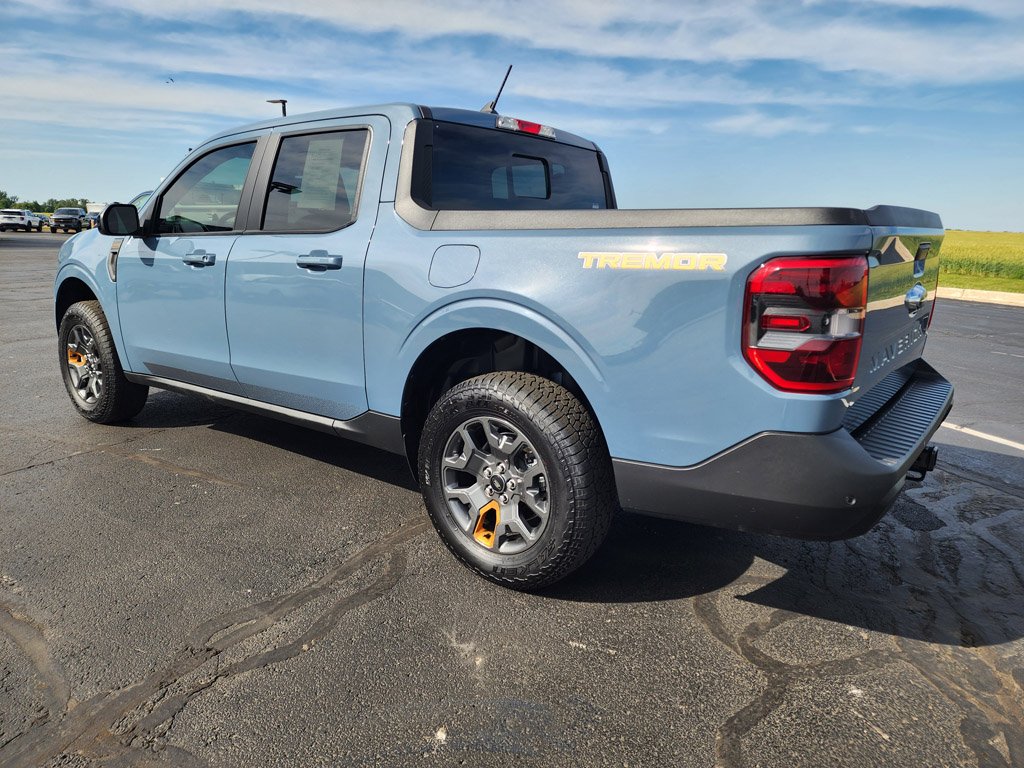 Used 2024 Azure Gray Metallic Tri-Coat Ford LARIAT Advanced image 8