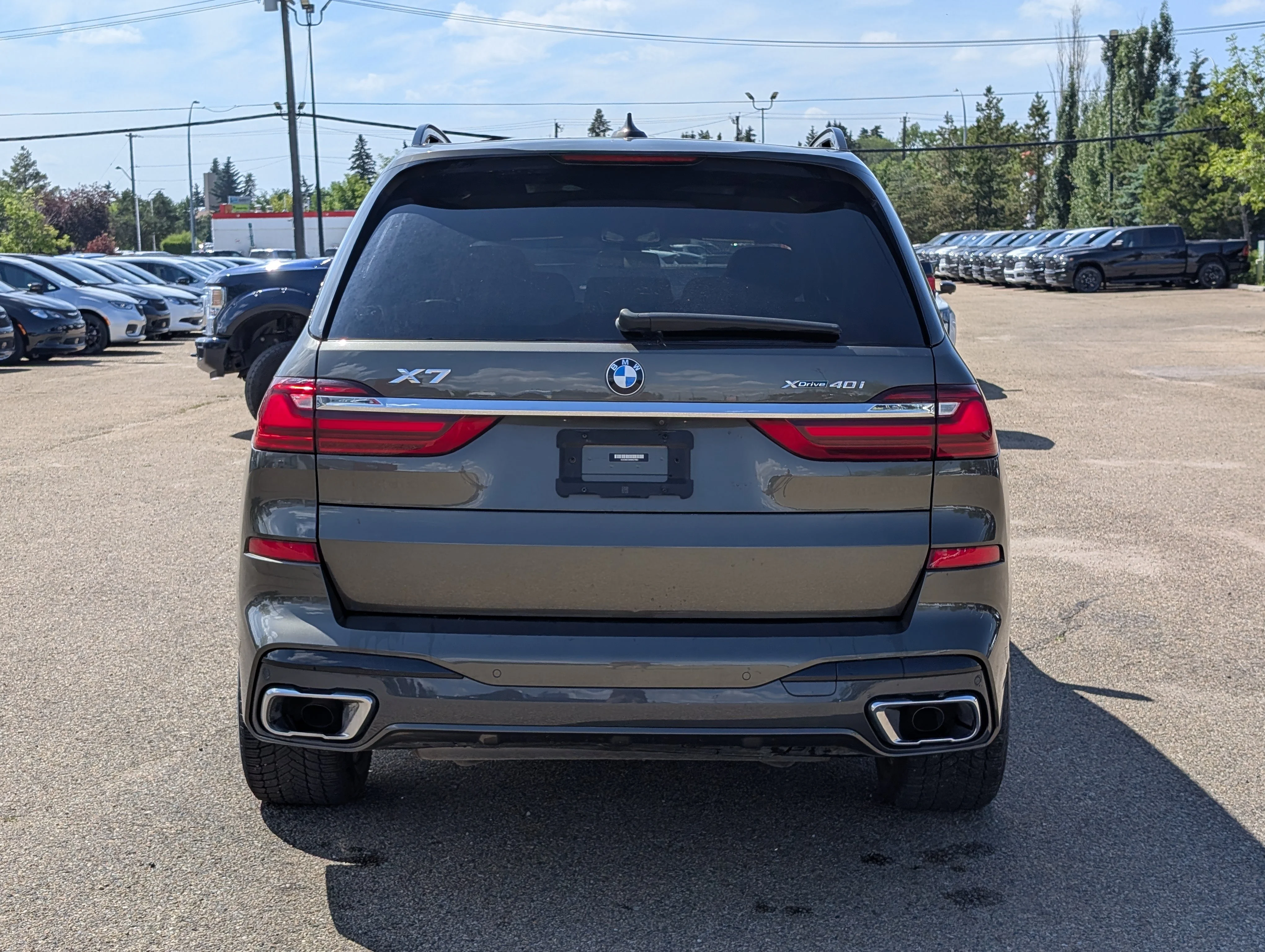 Used 2022 Manhattan Metallic BMW xDrive40i image 5