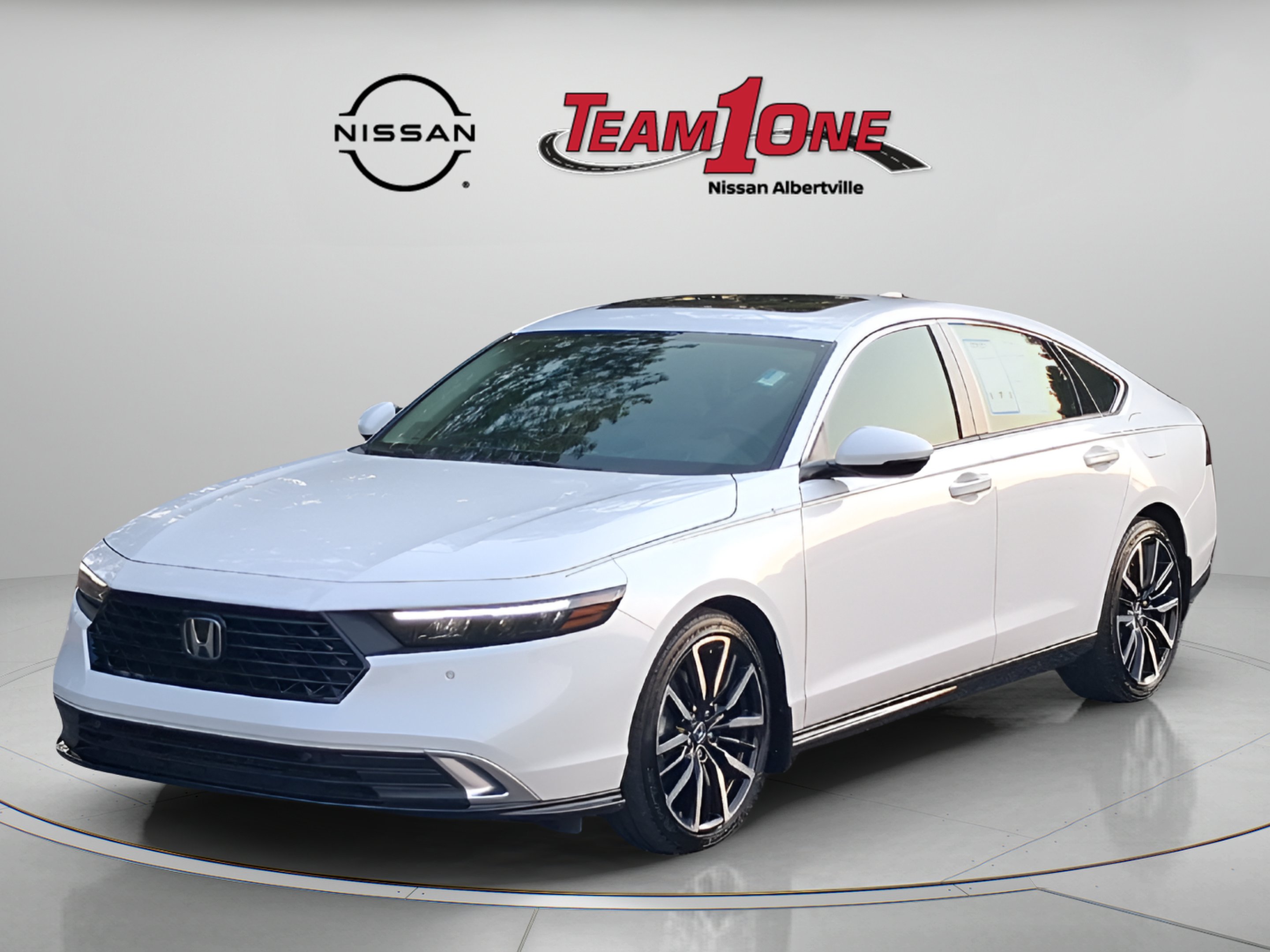 Used 2026 White Honda Touring image 3