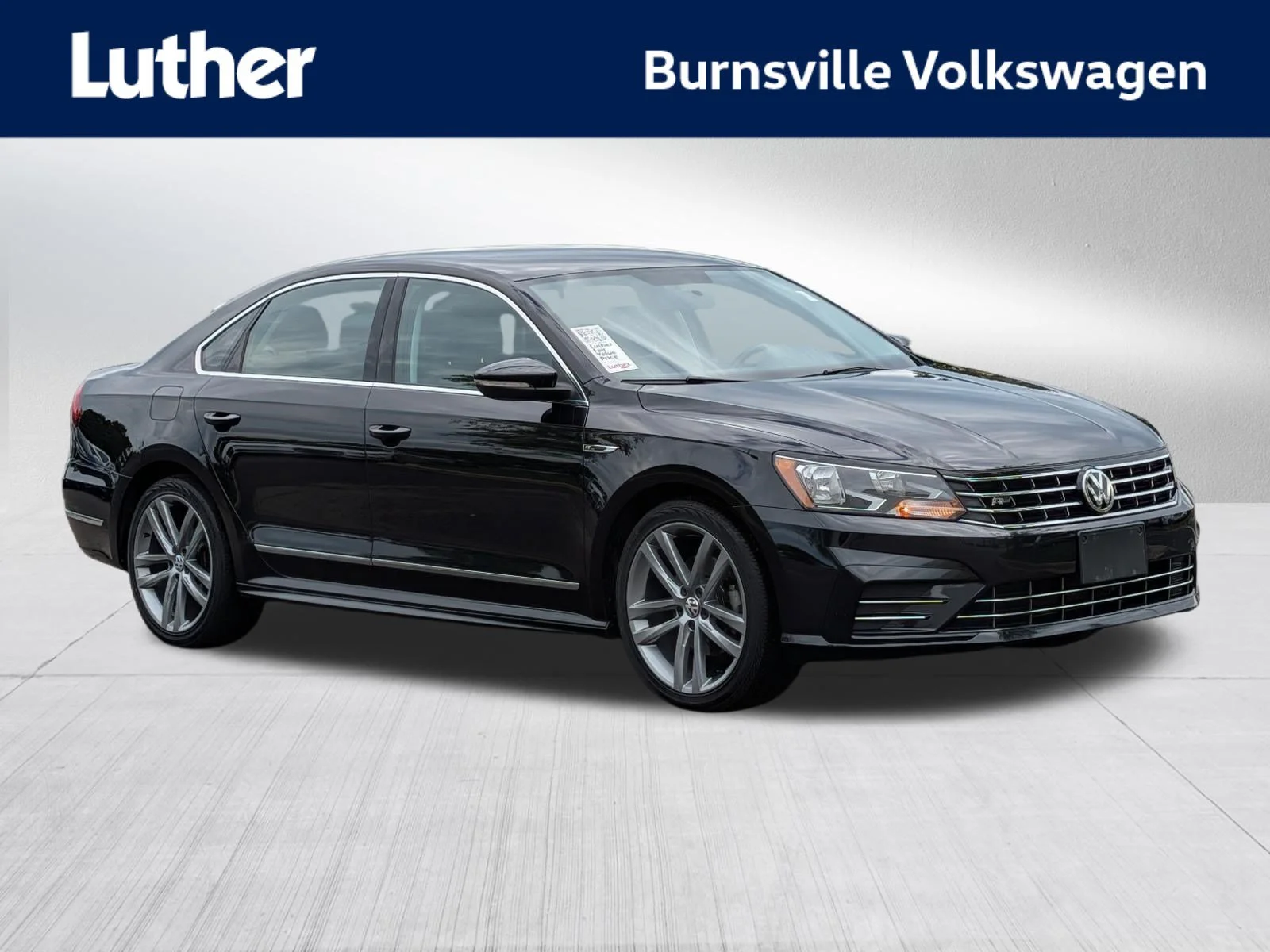 2017 Volkswagen Passat 1.8T R-Line w/ Comfort Pkg. Auto's photo