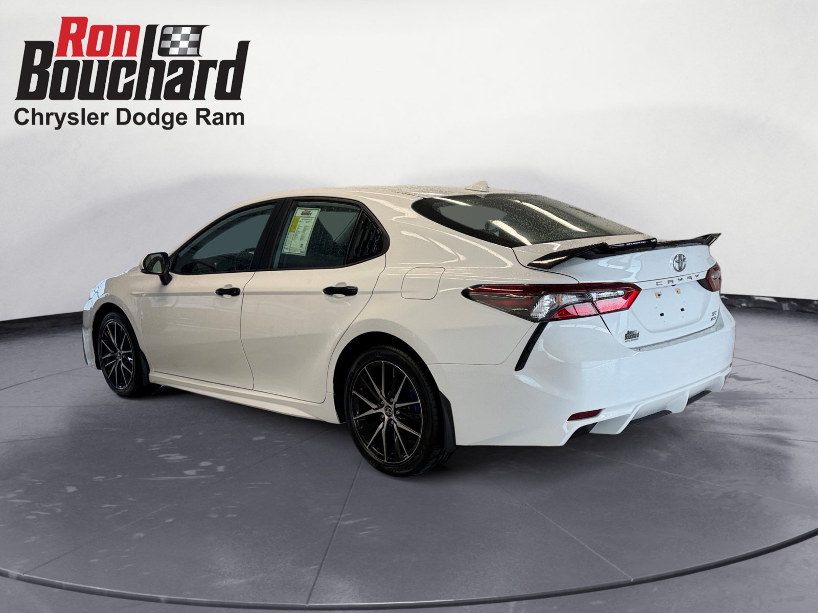 Used 2022 White Toyota SE image 4