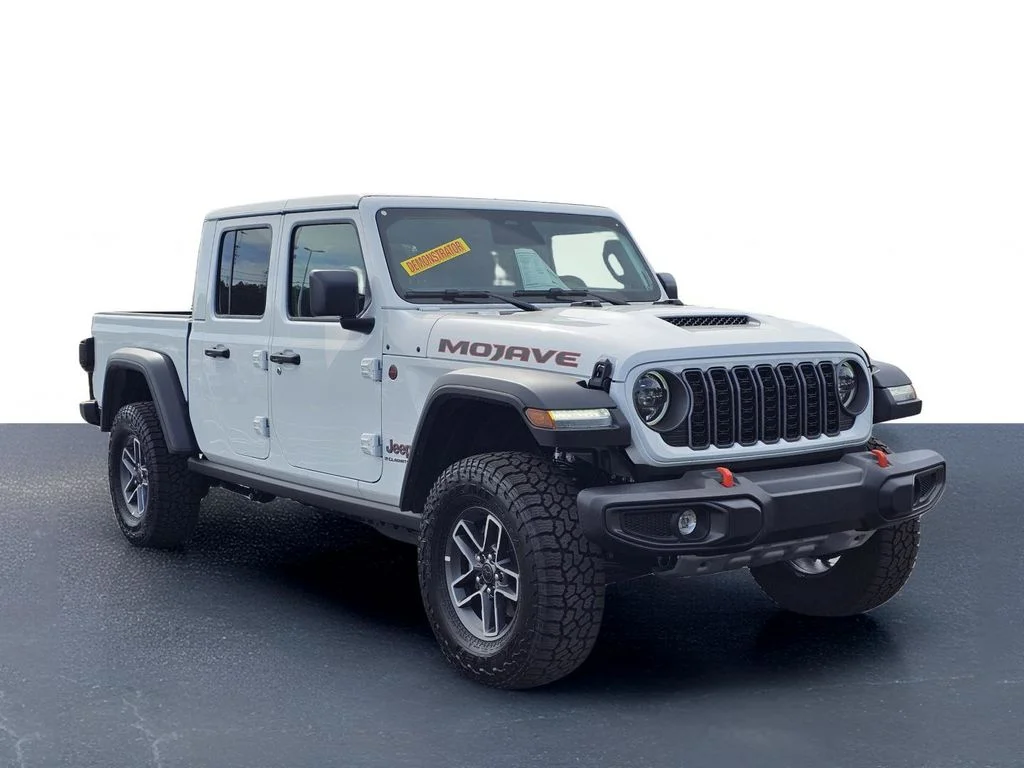 New 2026 Bright White Clear-Coat Exterior Paint Jeep Mojave image 5