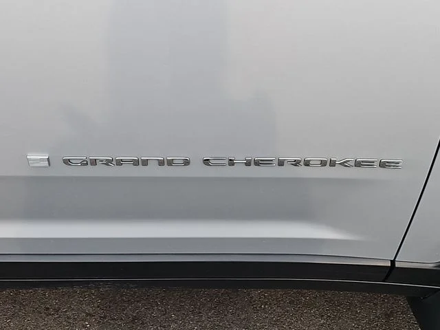 Used 2021 Silver Jeep Limited image 34