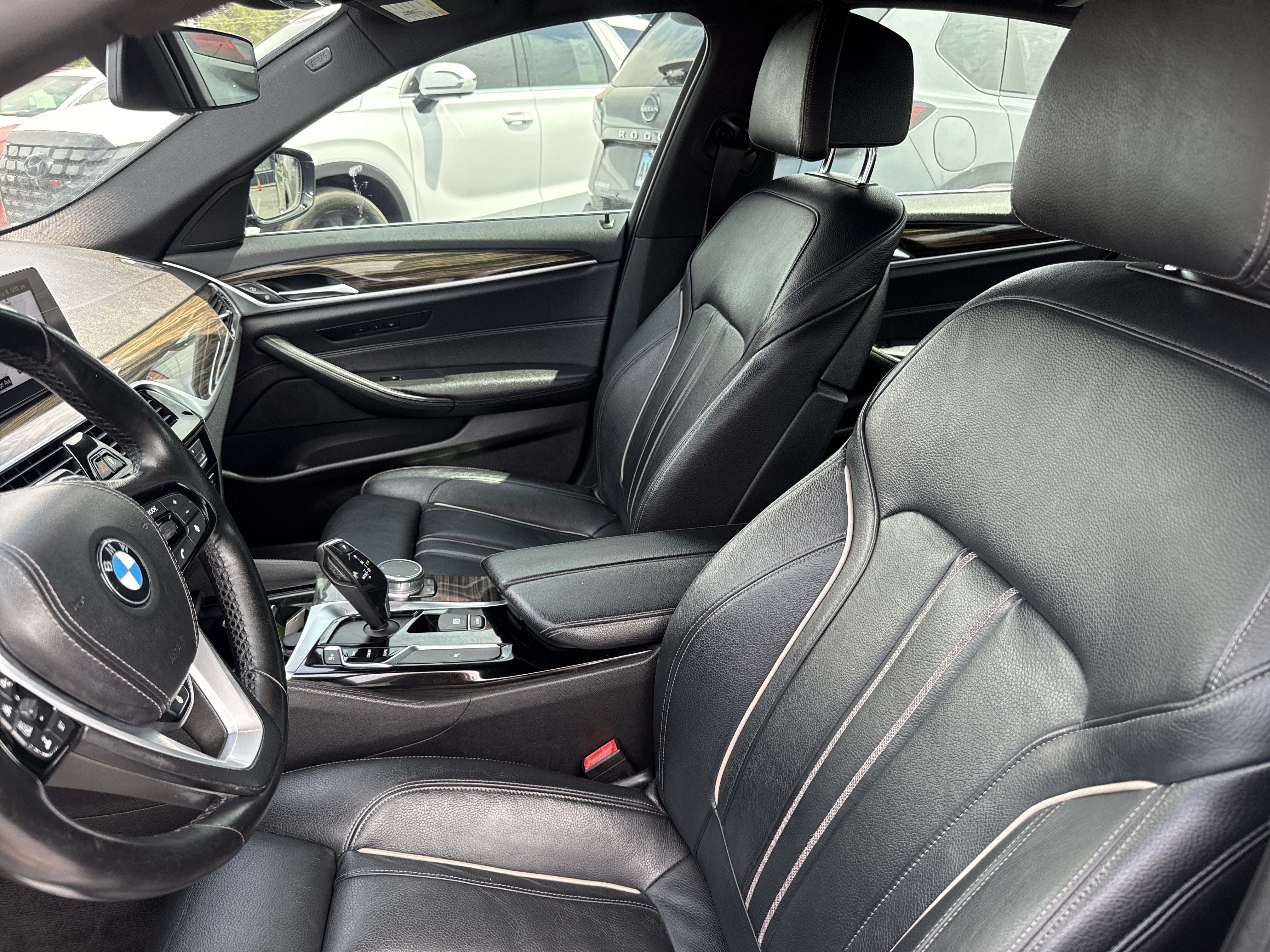 Used 2018 Black Sapphire Metallic BMW  image 5