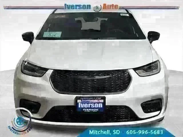 New 2026 Bright White Clear-Coat Exterior Paint Chrysler  image 2