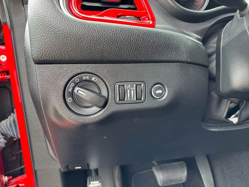 Used 2020 Red Dodge SXT image 31