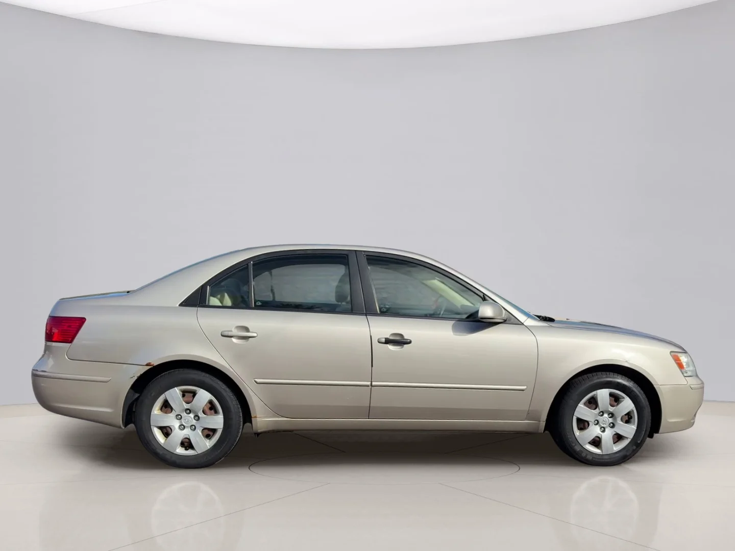 Used 2010 Gold Hyundai GLS image 6