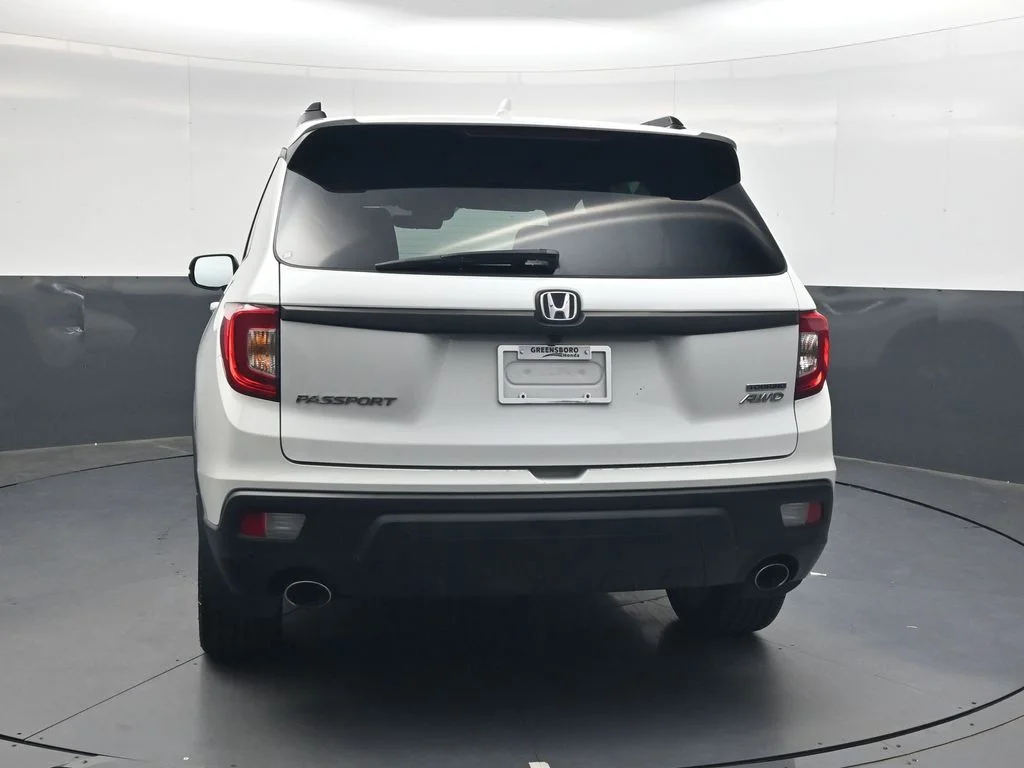 Used 2020 Platinum White Pearl Honda Touring image 5