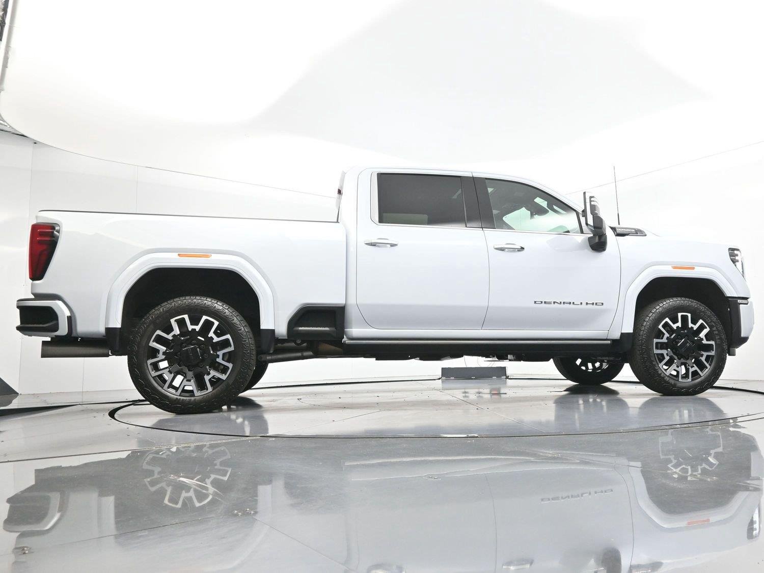 Used 2026 Glacier White Tricoat GMC Denali Ultimate image 55