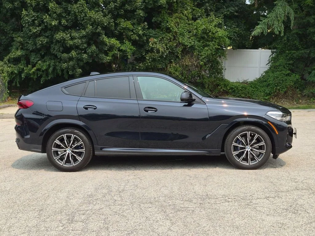 Used 2022 Black BMW xDrive40i image 2
