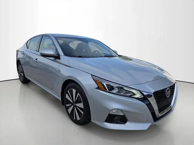 Used 2021 Brilliant Silver Metallic Nissan 2.5 SL image 7