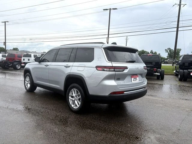 New 2026 Silver Zynith Exterior Paint Jeep Laredo image 6