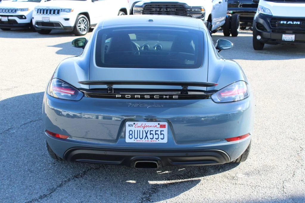 Used 2018  Porsche Base image 5