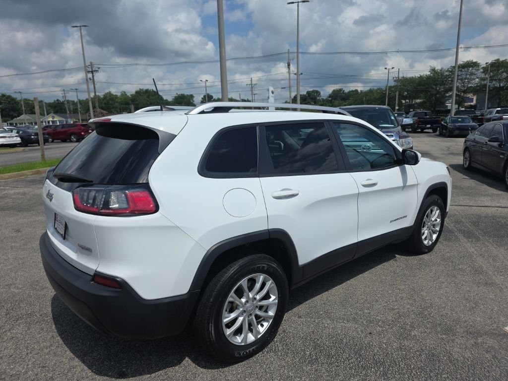 Used 2021 White Jeep Latitude image 4