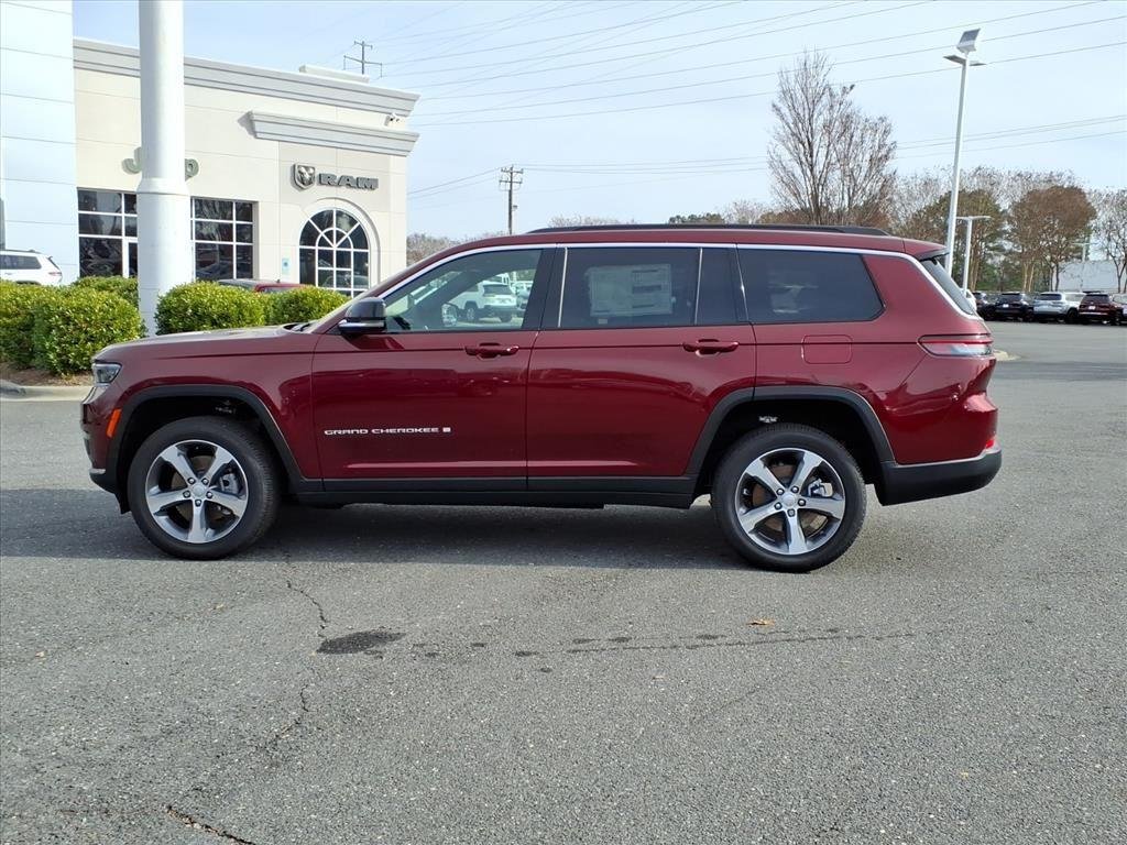 New 2025 Velvet Red Pearl-Coat Exterior Paint Jeep Limited image 15