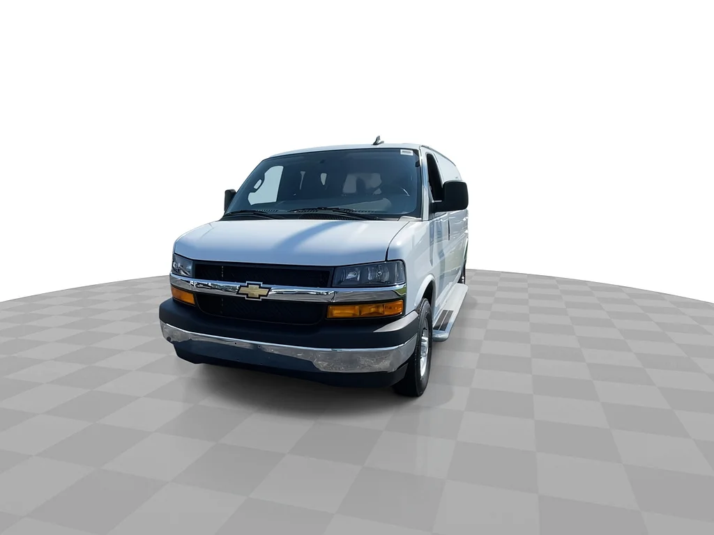 Used 2025 Summit White Chevrolet 2500 image 5