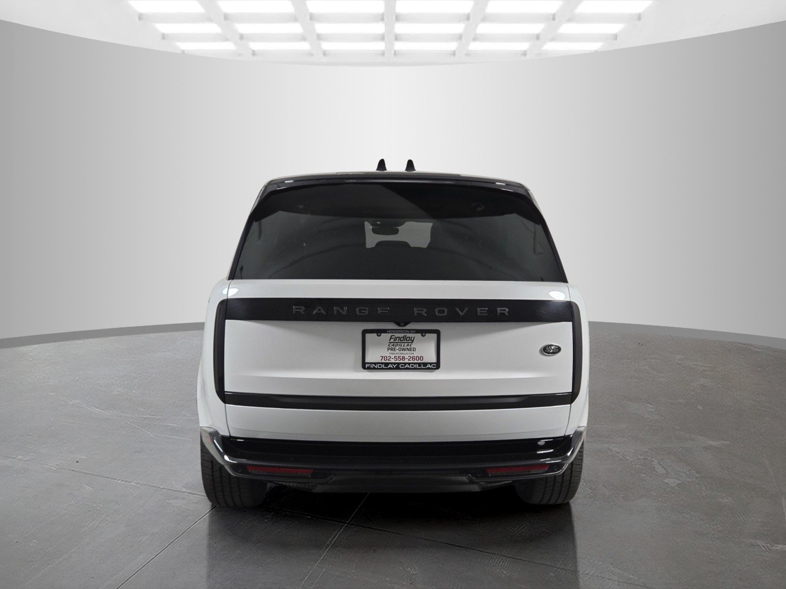 Used 2023 White Land Rover SE image 3