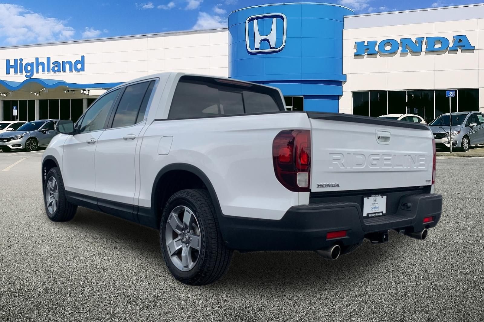 Certified Used 2025 White Honda RTL image 3