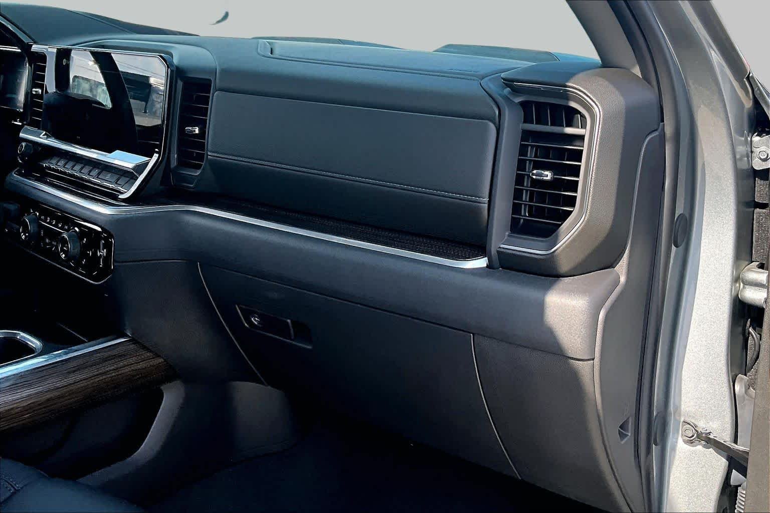Used 2026 Sterling Gray Metallic Chevrolet LT Trail Boss image 17