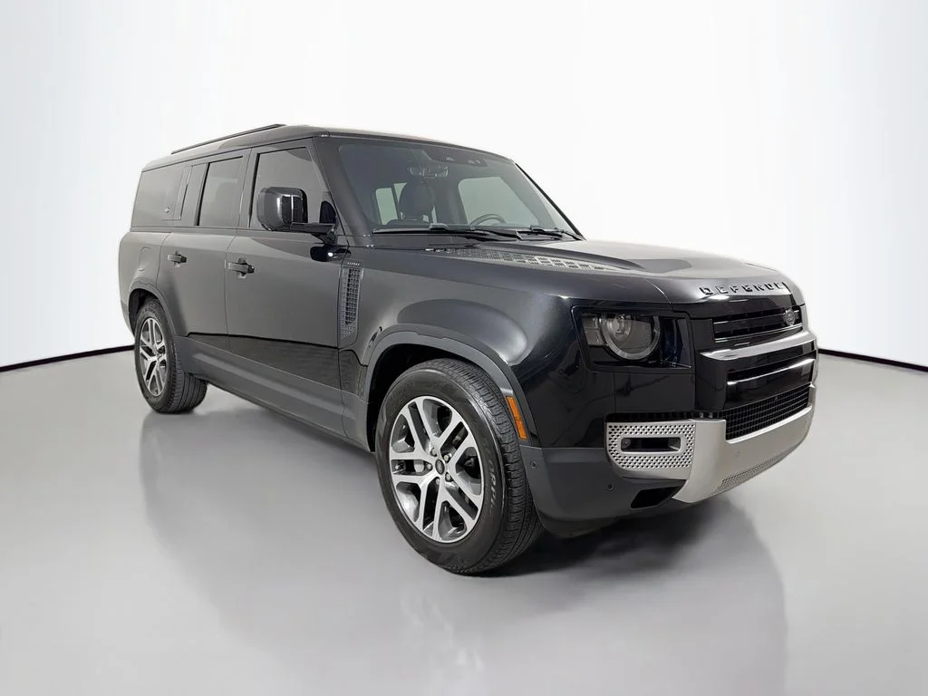 Used 2023 Santorini Black Metallic Land Rover SE image 3