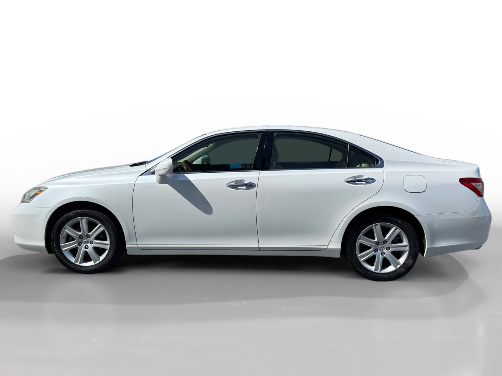 Used 2007 White Lexus 350 image 2