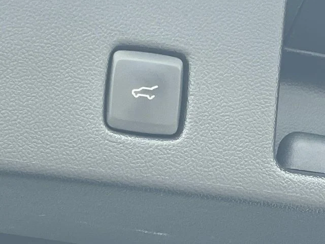 Used 2021 Gray Ford SEL image 9