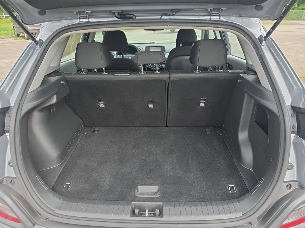 Used 2021 Silver Hyundai SE image 15