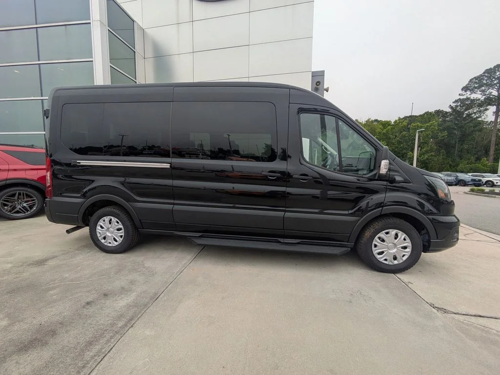 New 2026 Agate Black Metallic Ford XLT image 3