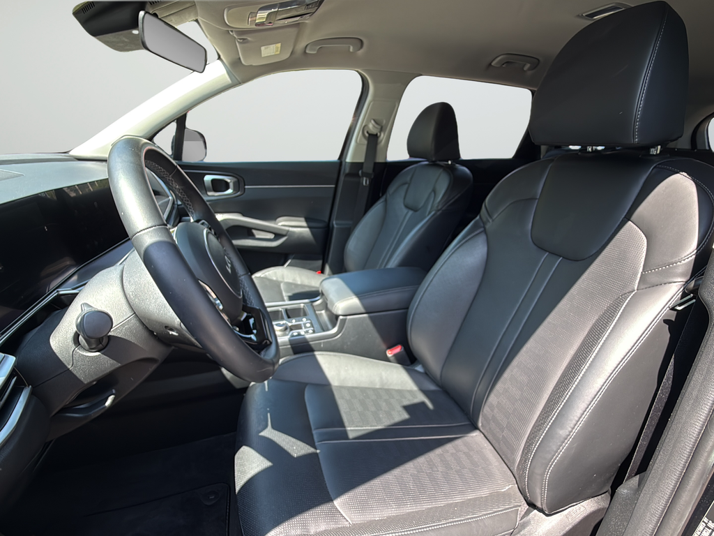 Used 2025 Black Kia S image 9