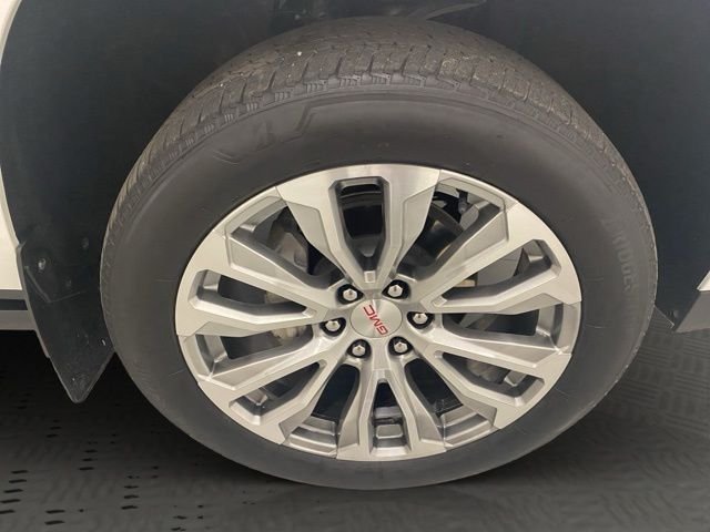 Used 2024 White GMC Denali image 37