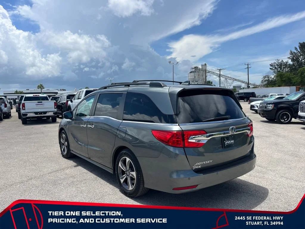 Used 2018 Green Honda Touring image 5