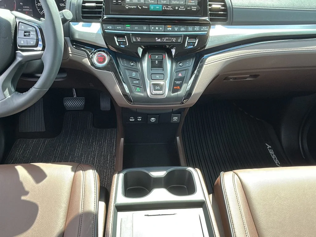 New 2027 Platinum White Pearl Honda Touring image 16