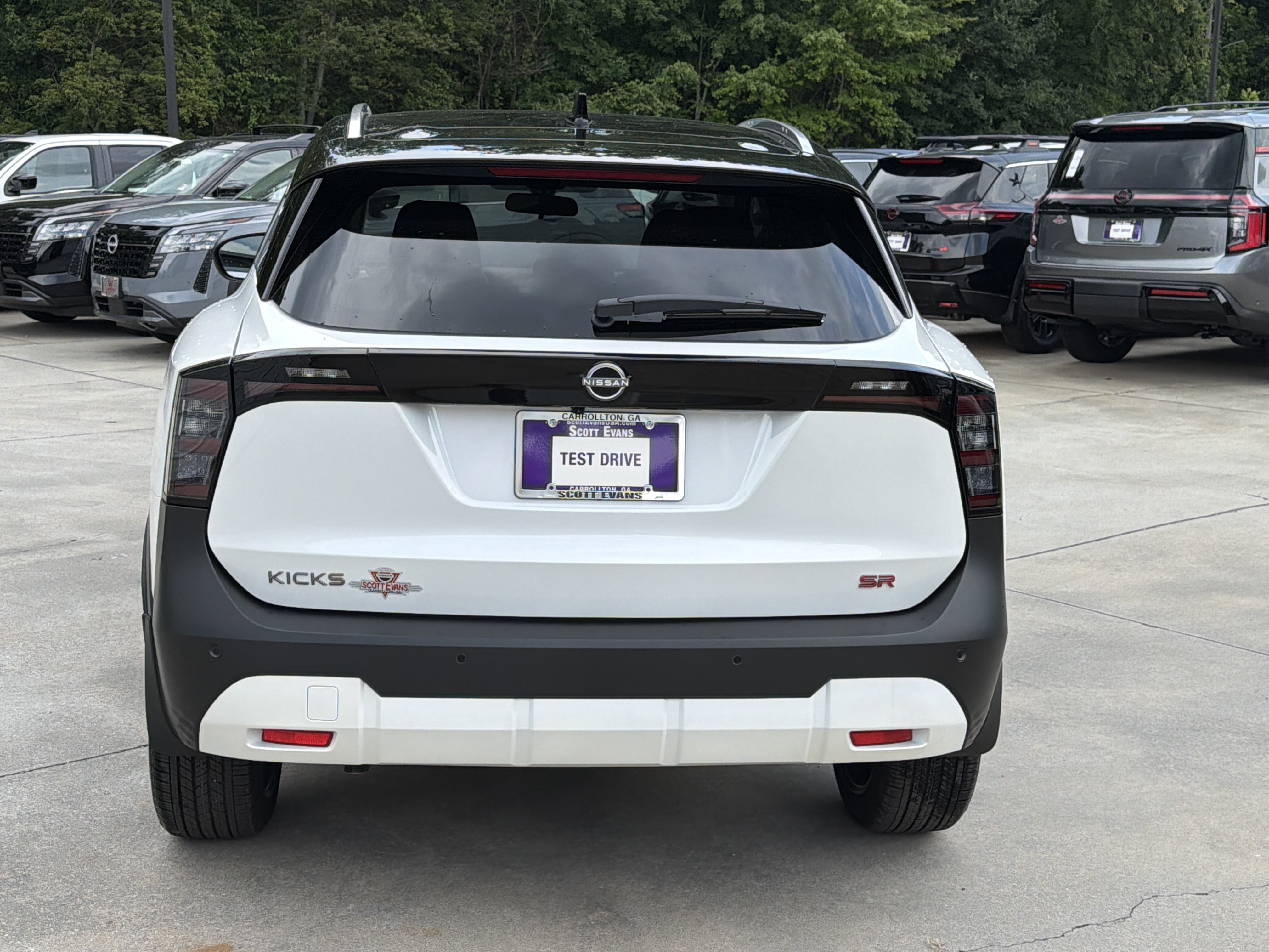 New 2026 Aspen White Tricoat/Super Black Nissan SR image 7