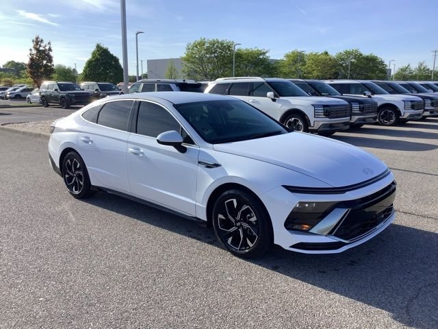 Certified Used 2025 White Hyundai SEL image 8