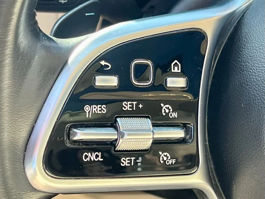 Certified Used 2022  Mercedes-Benz GLC 300 image 30