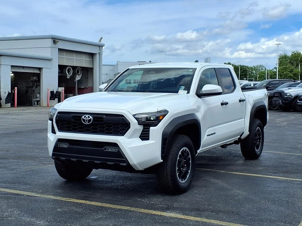 Used 2025 Toyota Tacoma TRD Off Road with VIN 3TMLB5JN0SM160488 for sale in Kansas City
