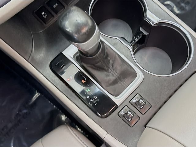 Used 2016 Blue Toyota XLE V6 image 17