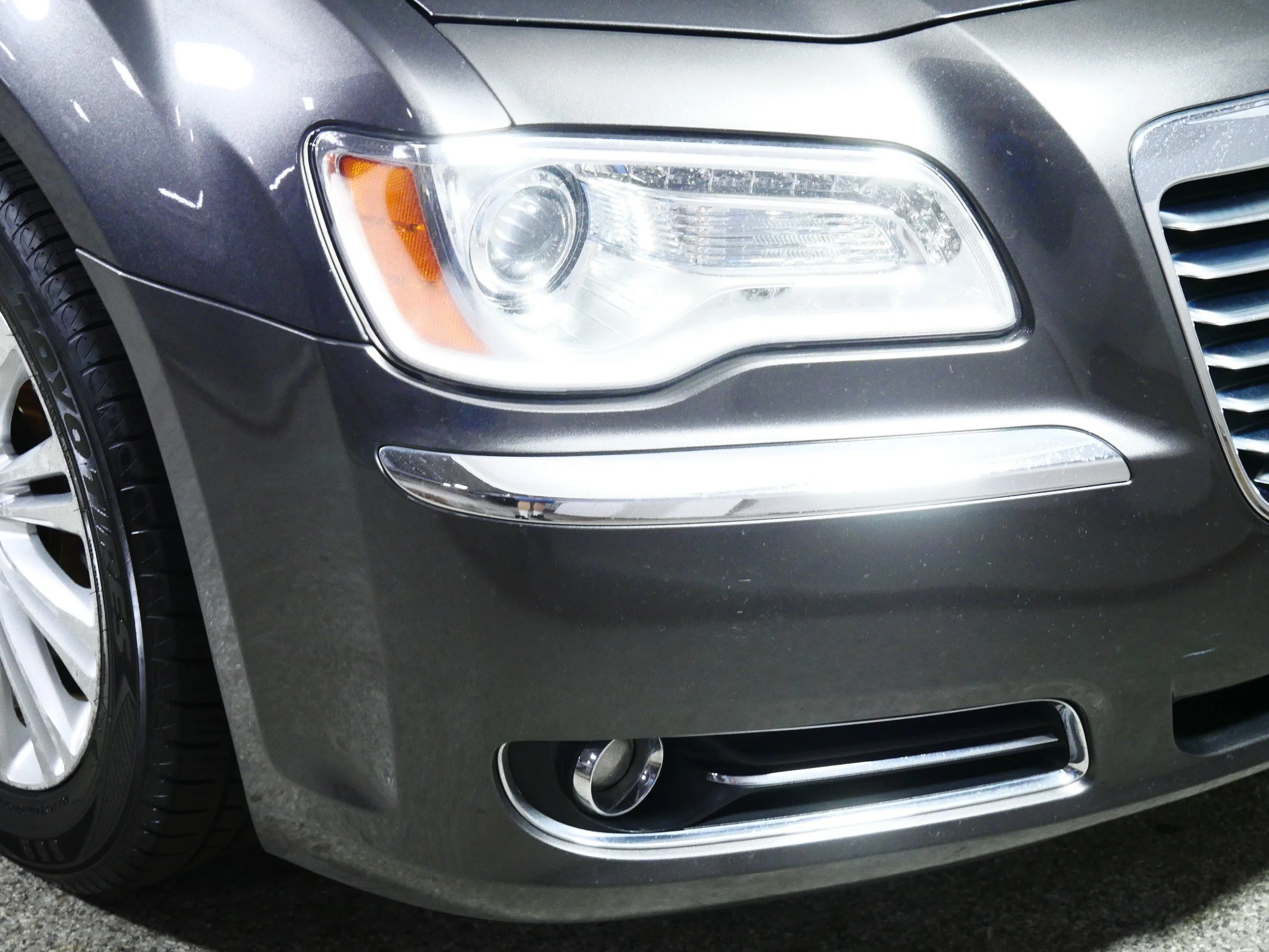 Used 2014 Granite Crystal Metallic Clearcoat Chrysler  image 16