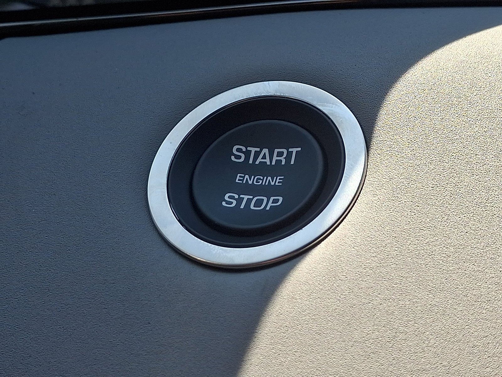 New 2026 Carpathian Grey Land Rover Hoxton Edition image 12