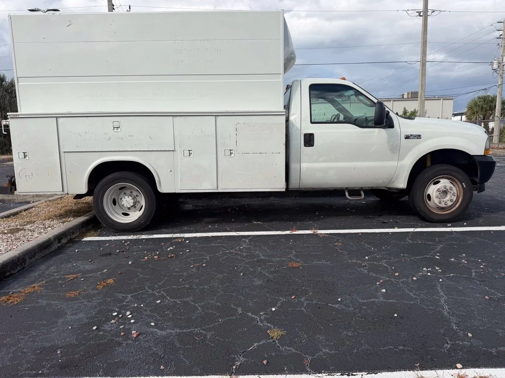 Used 2003 White Ford Super Duty Line image 4