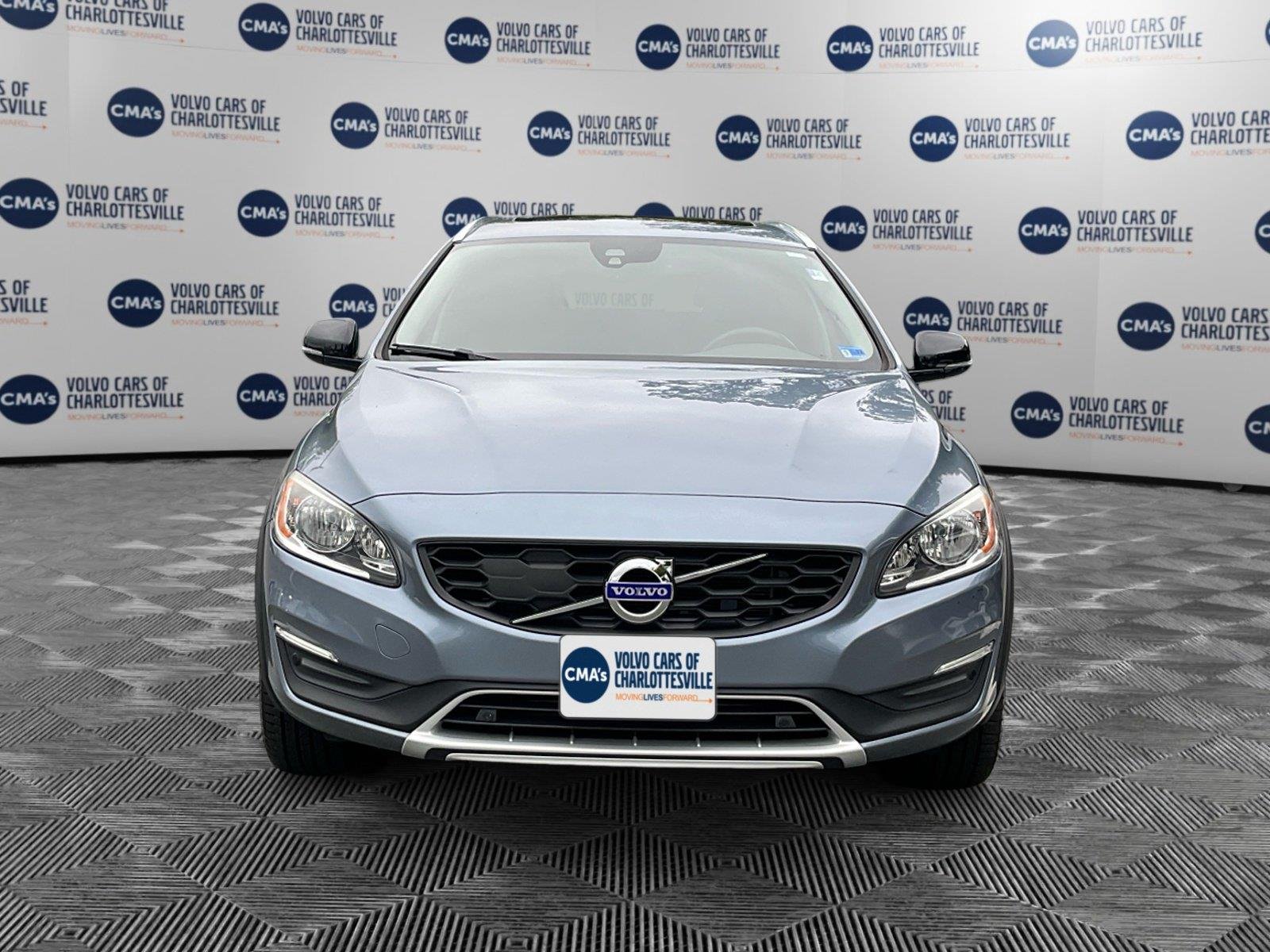 Used 2018 Mussel Blue Metallic Volvo T5PREMIER image 8