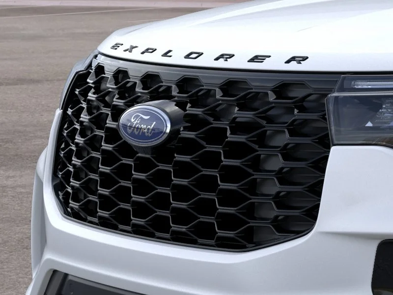 New 2026 Star White Metallic Tri-Coat Ford ST-Line image 40