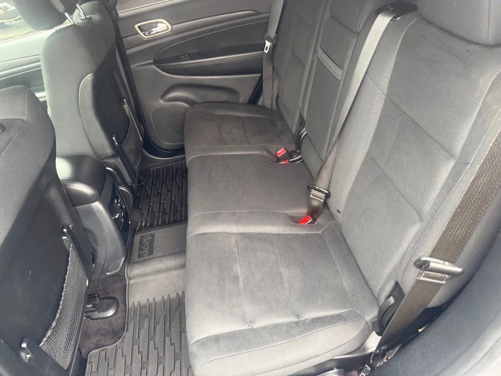 Used 2017 Billet Silver Metallic Clearcoat Jeep Laredo image 32