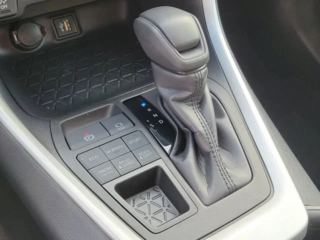 2024 Toyota RAV4 LE - Photo 28