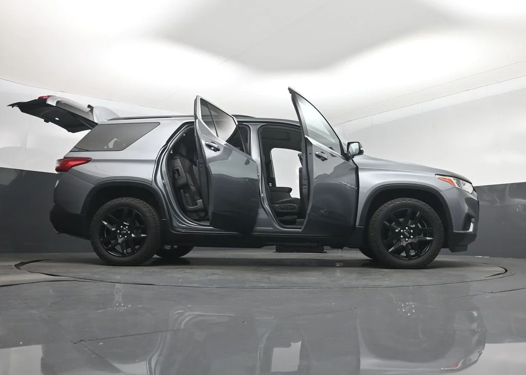 Used 2019 Gray Chevrolet 3LT image 7