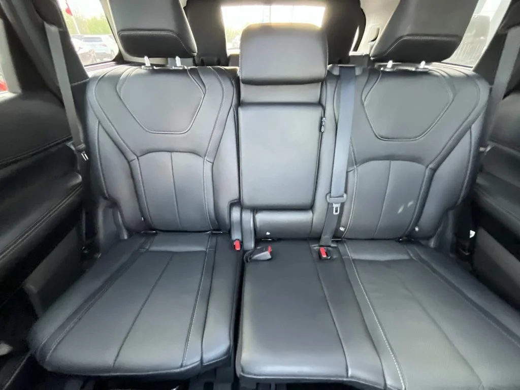 Used 2023 Grand Blue INFINITI LUXE image 23
