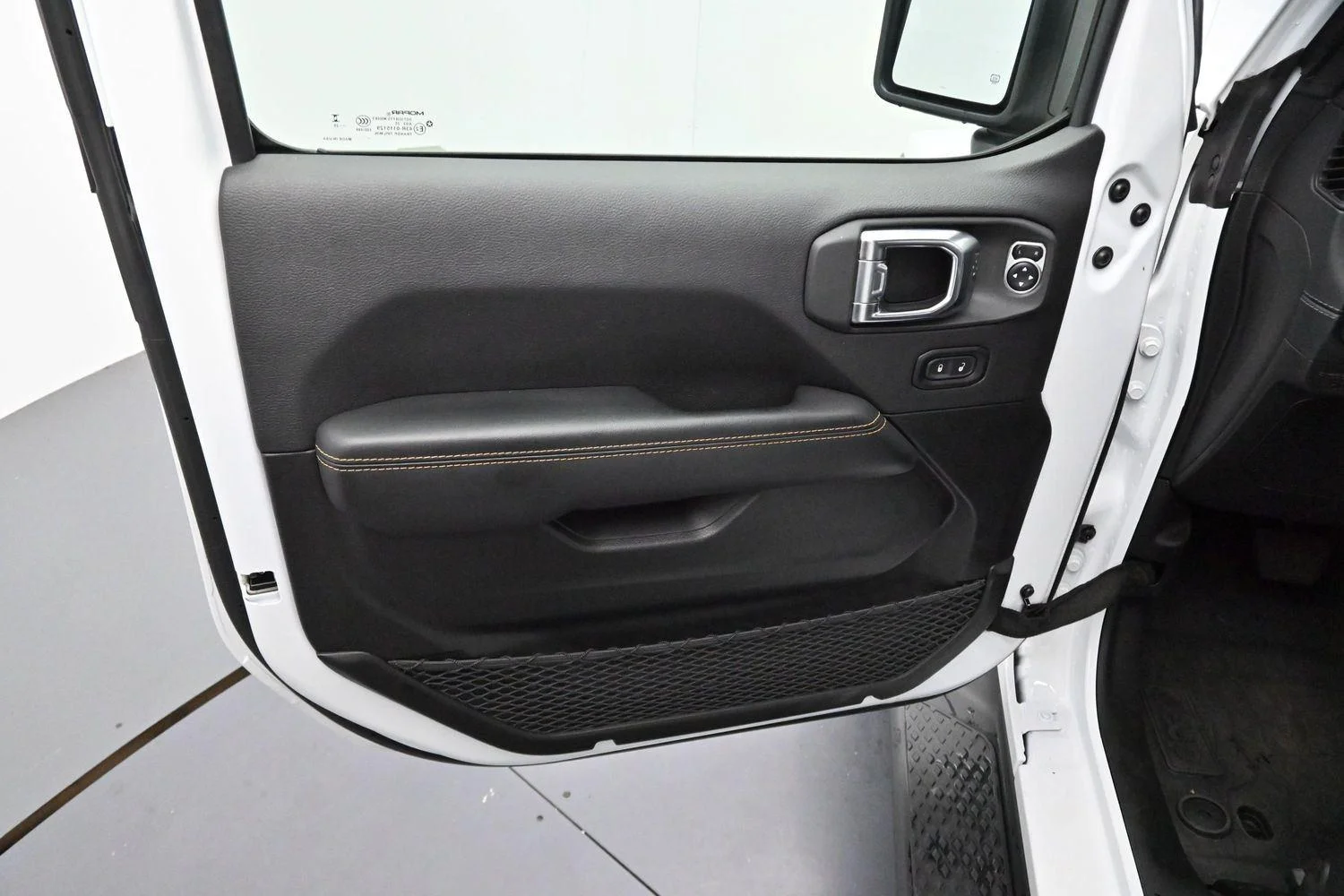 Used 2025 White Jeep High Tide image 9